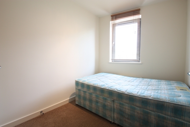  Image of 3 bedroom Flat for sale in Balham Hill London SW12 at Balham Hill  London, SW12 9DL