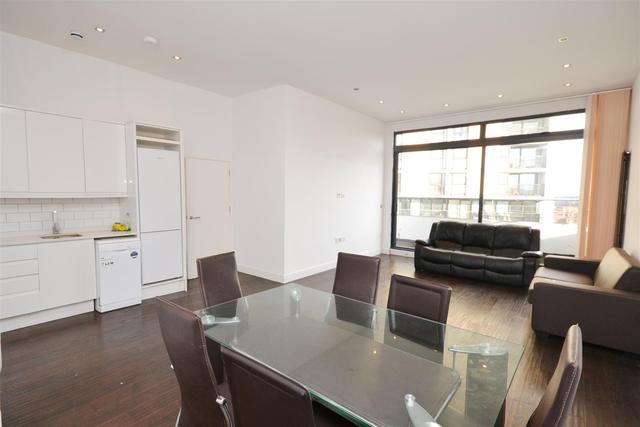  Image of 3 bedroom Property to rent in Ballards Lane London N12 at London, N12 8LY