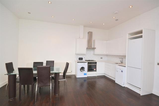  Image of 3 bedroom Property to rent in Ballards Lane London N12 at London, N12 8LY