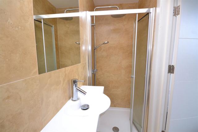  Image of 3 bedroom Property to rent in Ballards Lane London N12 at London, N12 8LY