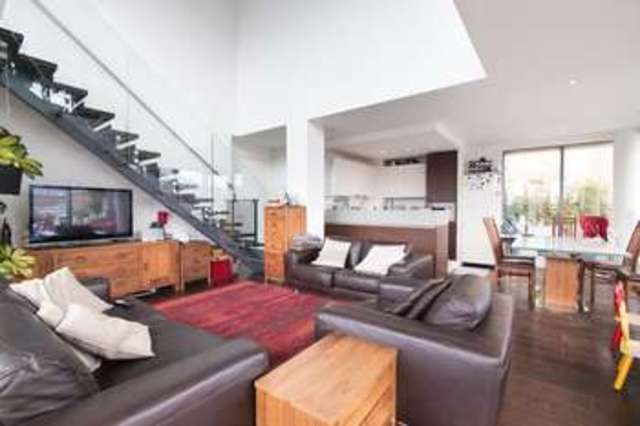 Image of 3 bedroom Flat for sale in Oakland Quay London E14 at London, E14 9EA