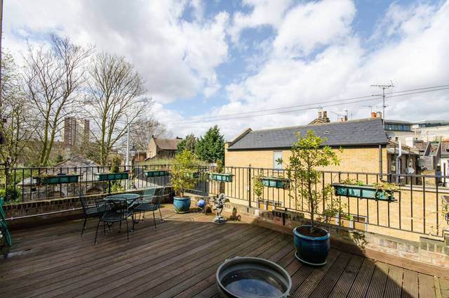  Image of 3 bedroom Detached house to rent in Bardsley Lane London SE10 at Bardsley Lane  Greenwich, SE10 9RF