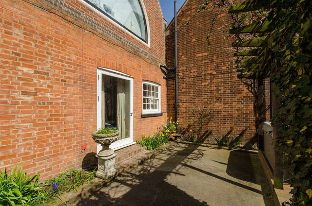  Image of 3 bedroom Detached house to rent in Bardsley Lane London SE10 at Bardsley Lane  Greenwich, SE10 9RF