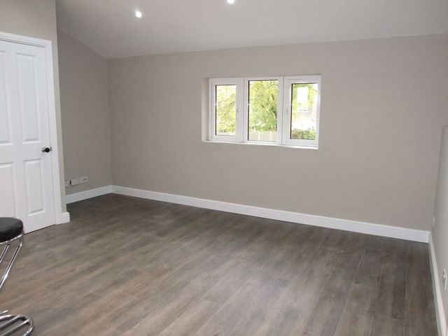  Image of 4 bedroom Detached house to rent in Oak Tree Court Tollerton Nottingham NG12 at Oak Tree Court  Tollerton, NG12 4HJ