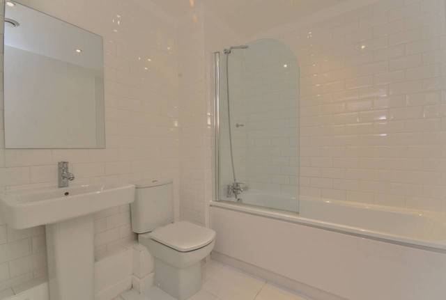  Image of 2 bedroom Flat for sale in Barge Walk London SE10 at Barge Walk  Greenwich, SE10 0FP