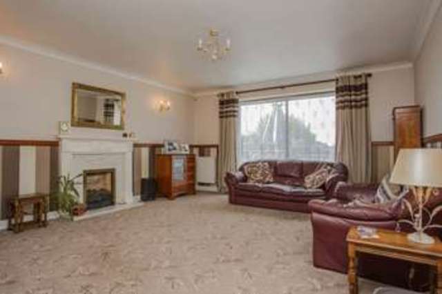  Image of 4 bedroom Detached house for sale in Barn Close Emsworth PO10 at Barn Close  Emsworth, PO10 7LJ