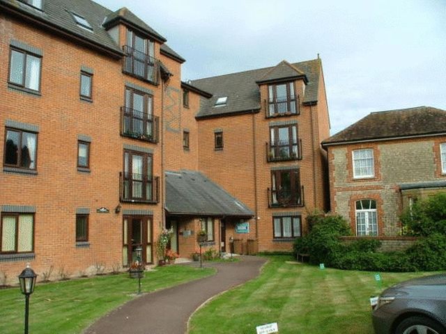  Image of 1 bedroom Retirement Property for sale in Barnaby Mead Gillingham SP8 at Barnaby Mead  Gillingham, SP8 4AD