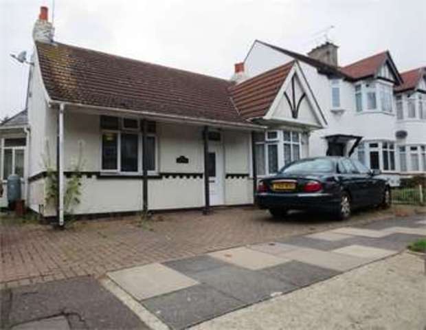  Image of 4 bedroom Detached house for sale in Barnard Road Leigh-on-Sea SS9 at Barnard Road Leigh on sea Leigh-on-Sea, SS9 3PH