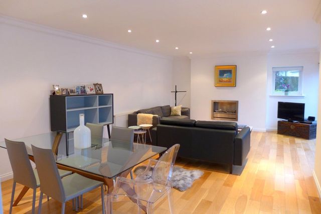  Image of 4 bedroom Detached house to rent in Barnton Loan Edinburgh EH4 at Barnton Edinburgh Edinburgh, EH4 6JQ