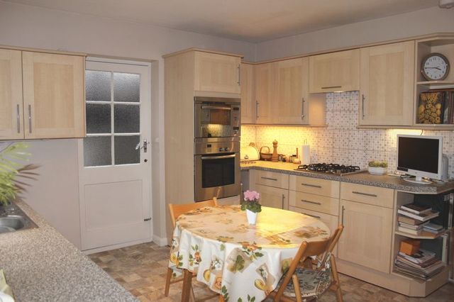  Image of 3 bedroom Detached house for sale in Harvest Road Englefield Green Egham TW20 at Barnway Englefield Green Egham, TW20 0QR