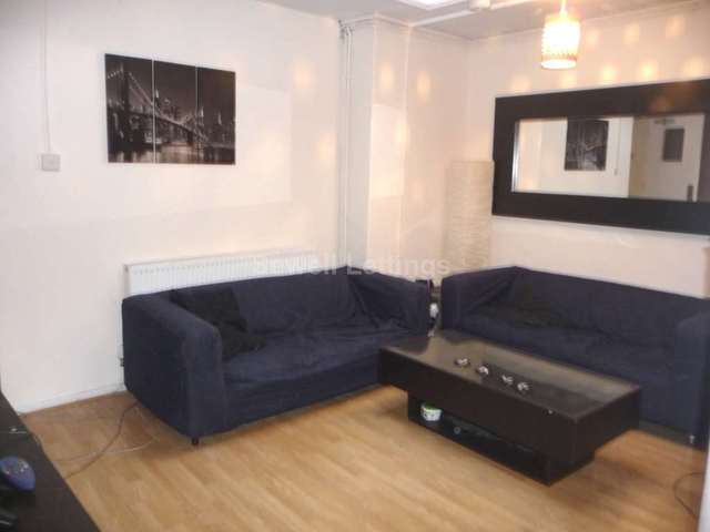  Image of 5 bedroom Flat to rent in Basingstoke Road Reading RG2 at Basingstoke Road  Reading, RG2 0ER