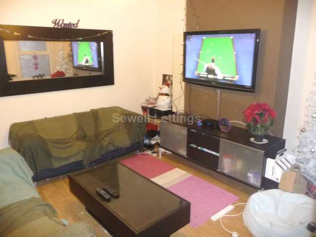  Image of 5 bedroom Apartment to rent in Basingstoke Road Reading RG2 at Basingstoke Road  Reading, RG2 0ER