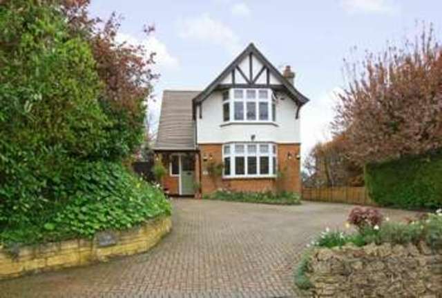  Image of 3 bedroom Detached house for sale in Batchworth Hill Rickmansworth WD3 at Rickmansworth, WD3 1JP
