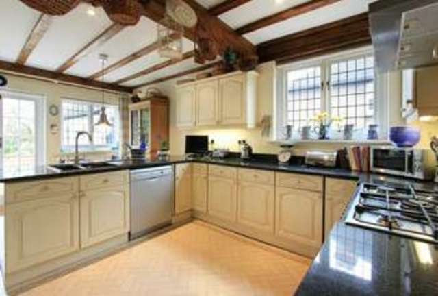  Image of 3 bedroom Detached house for sale in Batchworth Hill Rickmansworth WD3 at Rickmansworth, WD3 1JP