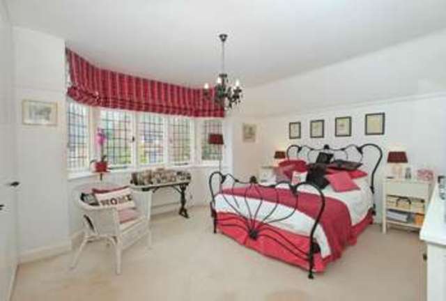  Image of 3 bedroom Detached house for sale in Batchworth Hill Rickmansworth WD3 at Rickmansworth, WD3 1JP