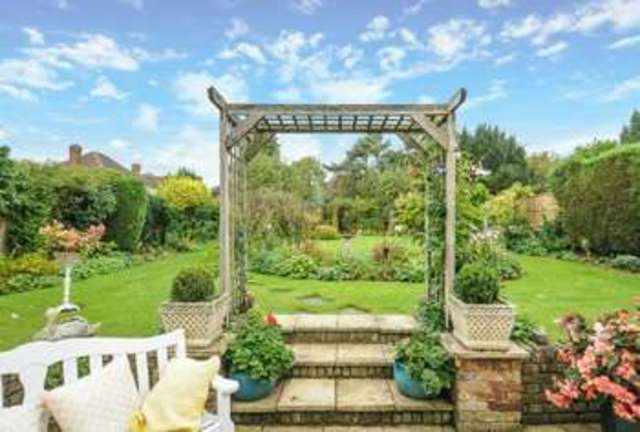  Image of 4 bedroom Detached house for sale in Batchworth Lane Northwood HA6 at Northwood, HA6 3DU