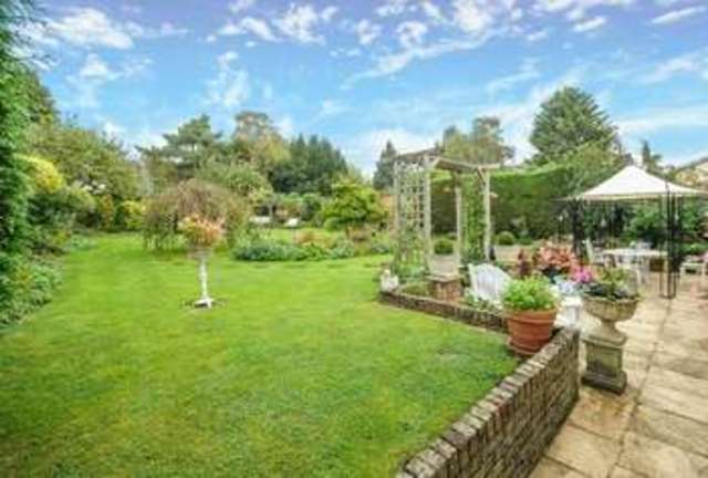  Image of 4 bedroom Detached house for sale in Batchworth Lane Northwood HA6 at Northwood, HA6 3DU