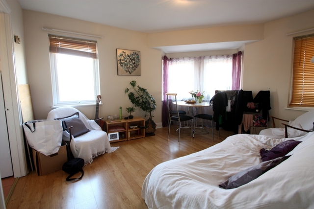  Image of 2 bedroom Flat to rent in Latchmere Road London SW11 at Latchmere Road  London, SW11 2JT