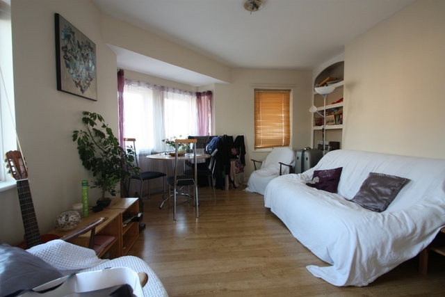  Image of 2 bedroom Flat to rent in Latchmere Road London SW11 at Latchmere Road  London, SW11 2JT