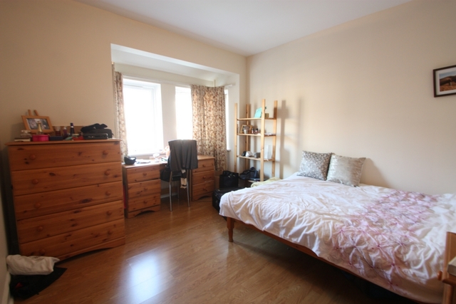  Image of 2 bedroom Flat to rent in Latchmere Road London SW11 at Latchmere Road  London, SW11 2JT