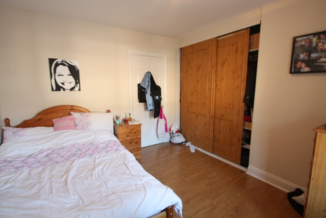  Image of 2 bedroom Flat to rent in Latchmere Road London SW11 at Latchmere Road  London, SW11 2JT