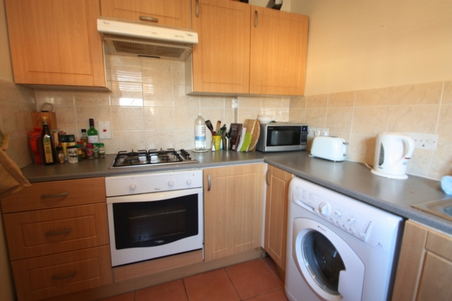  Image of 2 bedroom Flat to rent in Latchmere Road London SW11 at Latchmere Road  London, SW11 2JT