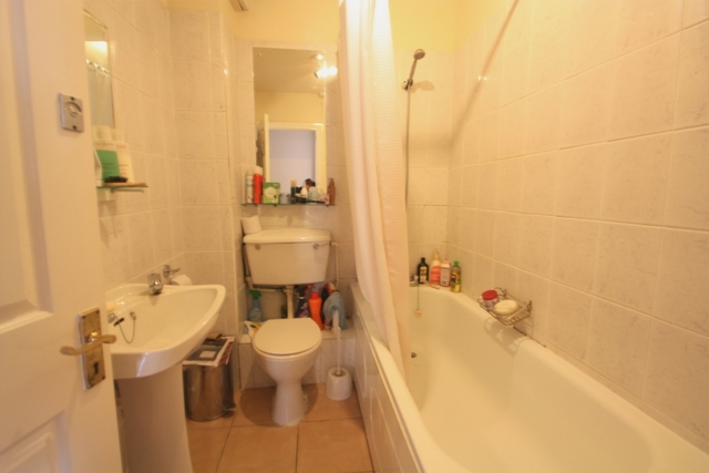  Image of 2 bedroom Flat to rent in Latchmere Road London SW11 at Latchmere Road  London, SW11 2JT