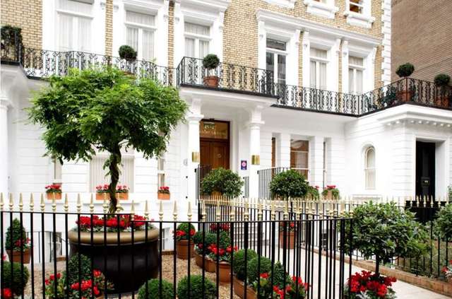  Image of 3 bedroom Apartment to rent in Beaufort Gardens London SW3 at Beaufort Gardens Knightsbridge London, SW3 1PN