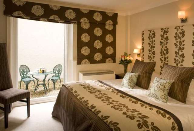  Image of 4 bedroom Apartment to rent in Beaufort Gardens London SW3 at Beaufort Gardens Knightsbridge London, SW3 1PN