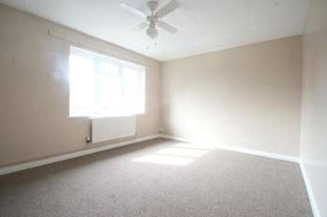  Image of 2 bedroom Apartment to rent in Worthing Road East Preston Littlehampton BN16 at Worthing Road East Preston East Preston, BN16 1BE