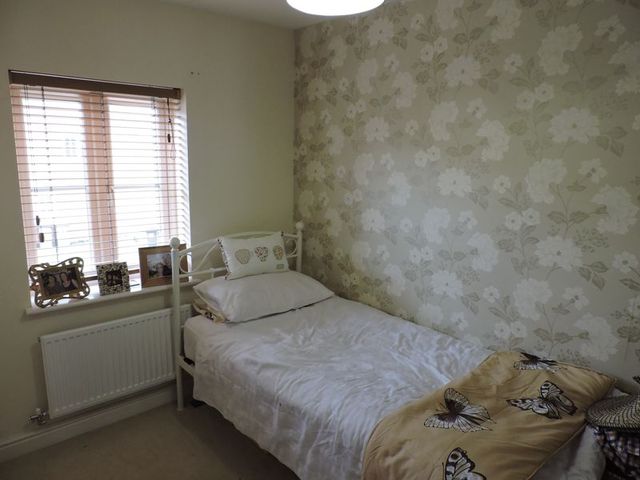  Image of 2 bedroom Terraced house for sale in Beckett Gardens Bramley Tadley RG26 at Beckett Gardens Bramley Tadley, RG26 5FZ