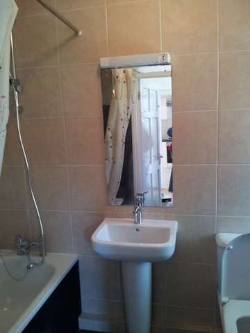  Image of 4 bedroom Terraced house to rent in Bushey Down London SW12 at Bedford Hill Balham London, SW12 9JW