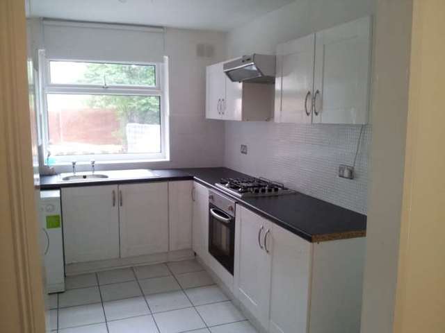  Image of 4 bedroom Terraced house to rent in Bushey Down London SW12 at Bedford Hill Balham London, SW12 9JW