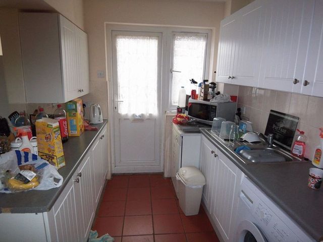  Image of 5 bedroom Terraced house to rent in Beechtree Avenue Englefield Green Egham TW20 at Beechtree Avenue Englefield Green Egham, TW20 0TD