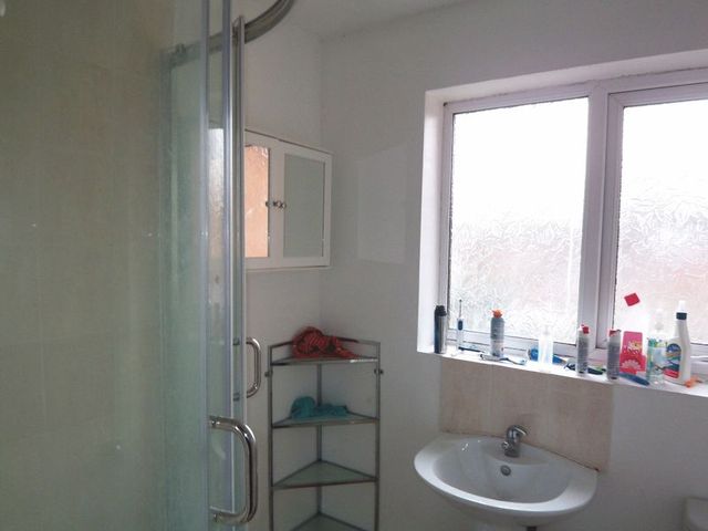  Image of 5 bedroom Terraced house to rent in Beechtree Avenue Englefield Green Egham TW20 at Beechtree Avenue Englefield Green Egham, TW20 0TD