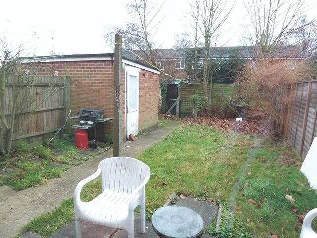  Image of 4 bedroom Terraced house to rent in Beechtree Avenue Englefield Green Egham TW20 at Beechtree Avenue Englefield Green Egham, TW20 0TD