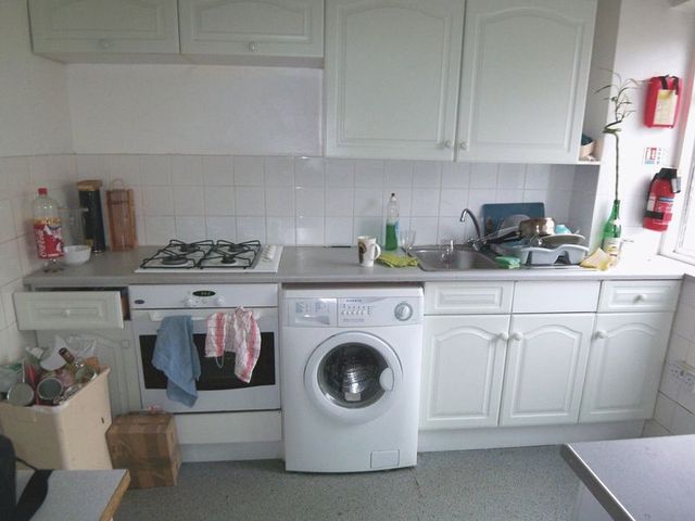 Image of 4 bedroom Terraced house to rent in Beechtree Avenue Englefield Green Egham TW20 at Beechtree Avenue Englefield Green Egham, TW20 0TD