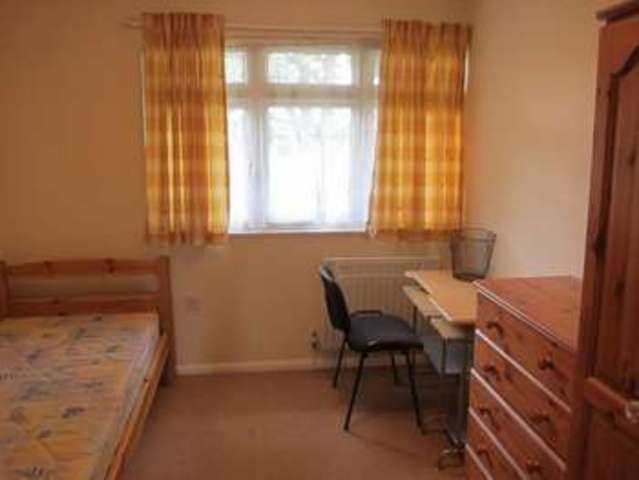  Image of 4 bedroom Terraced house to rent in Beechtree Avenue Englefield Green Egham TW20 at Beechtree Avenue Englefield Green Egham, TW20 0SR