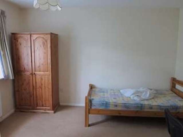  Image of 4 bedroom Terraced house to rent in Beechtree Avenue Englefield Green Egham TW20 at Beechtree Avenue Englefield Green Egham, TW20 0SR