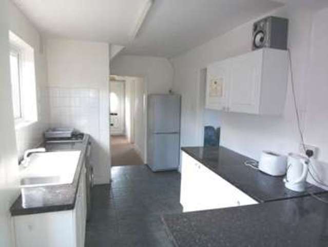  Image of 5 bedroom Terraced house to rent in Beechtree Avenue Englefield Green Egham TW20 at Beechtree Avenue Englefield Green Egham, TW20 0SP