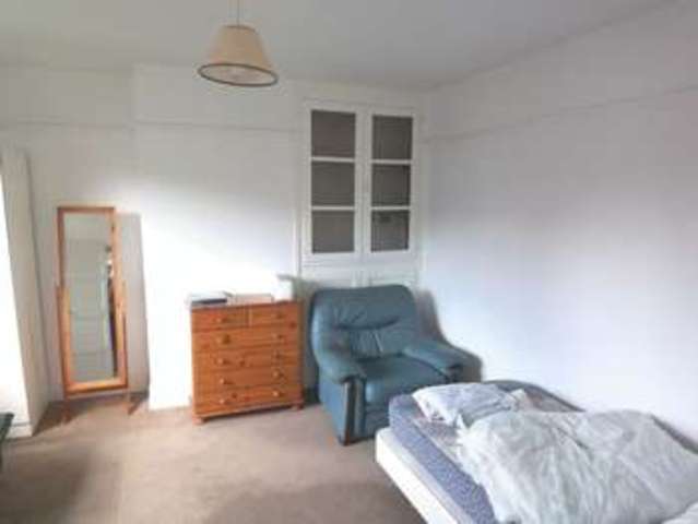  Image of 5 bedroom Terraced house to rent in Beechtree Avenue Englefield Green Egham TW20 at Beechtree Avenue Englefield Green Egham, TW20 0SP