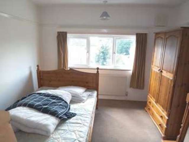  Image of 5 bedroom Terraced house to rent in Beechtree Avenue Englefield Green Egham TW20 at Beechtree Avenue Englefield Green Egham, TW20 0SP