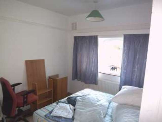  Image of 5 bedroom Terraced house to rent in Beechtree Avenue Englefield Green Egham TW20 at Beechtree Avenue Englefield Green Egham, TW20 0SP