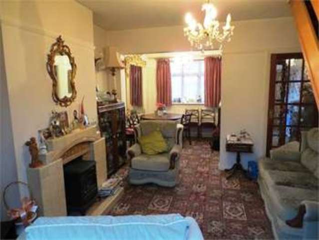  Image of 4 bedroom Detached house for sale in Belfairs Park Drive Leigh-on-Sea SS9 at Belfairs park drive Leigh on sea Eastwood, SS9 4TS