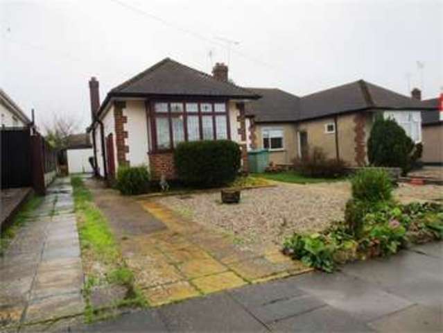  Image of 4 bedroom Detached house for sale in Belfairs Park Drive Leigh-on-Sea SS9 at Belfairs park drive Leigh on sea Eastwood, SS9 4TS