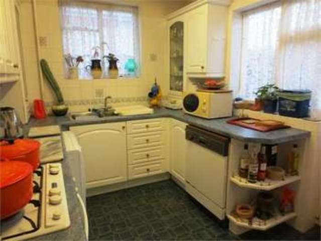  Image of 4 bedroom Detached house for sale in Belfairs Park Drive Leigh-on-Sea SS9 at Belfairs park drive Leigh on sea Eastwood, SS9 4TS