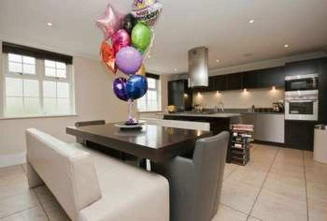  Image of 3 bedroom Flat for sale in Watford Road Northwood HA6 at Northwood, HA6 3FE