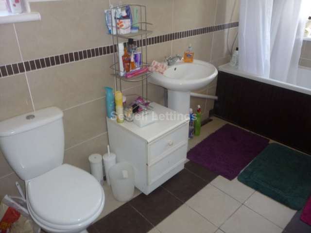  Image of 7 bedroom Detached house to rent in Belle Avenue Earley Reading RG6 at Belle Avenue  Reading, RG6 7BL