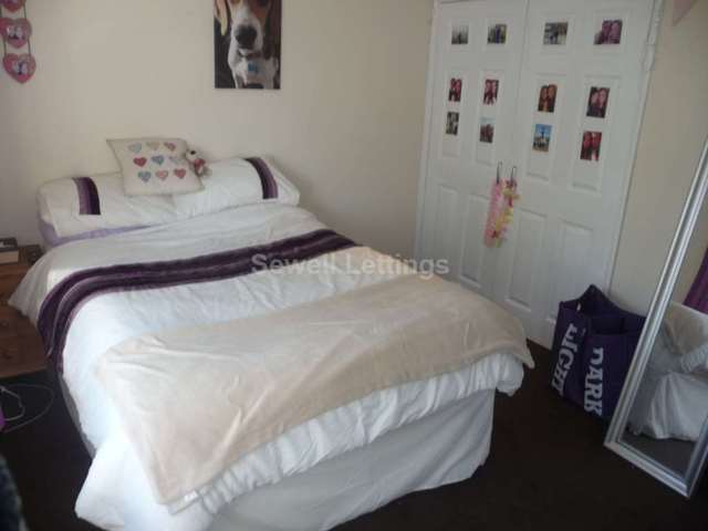  Image of 7 bedroom Detached house to rent in Belle Avenue Earley Reading RG6 at Belle Avenue  Reading, RG6 7BL