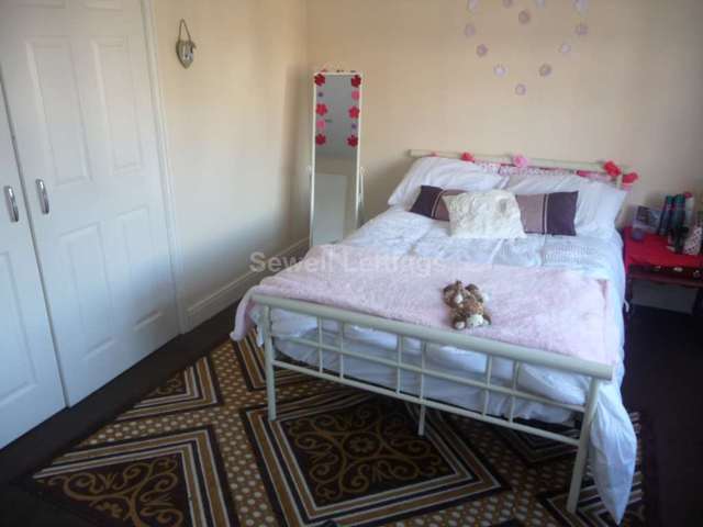  Image of 7 bedroom Detached house to rent in Belle Avenue Earley Reading RG6 at Belle Avenue  Reading, RG6 7BL